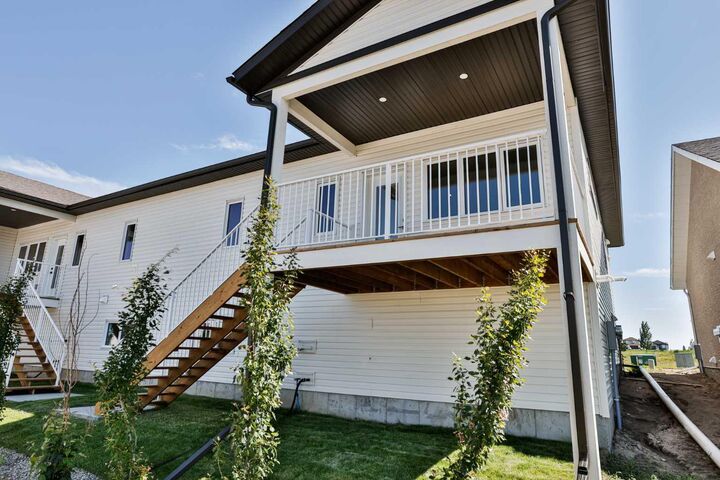 Property Photo: 423 Meadowlark Way AB T0L 2B0