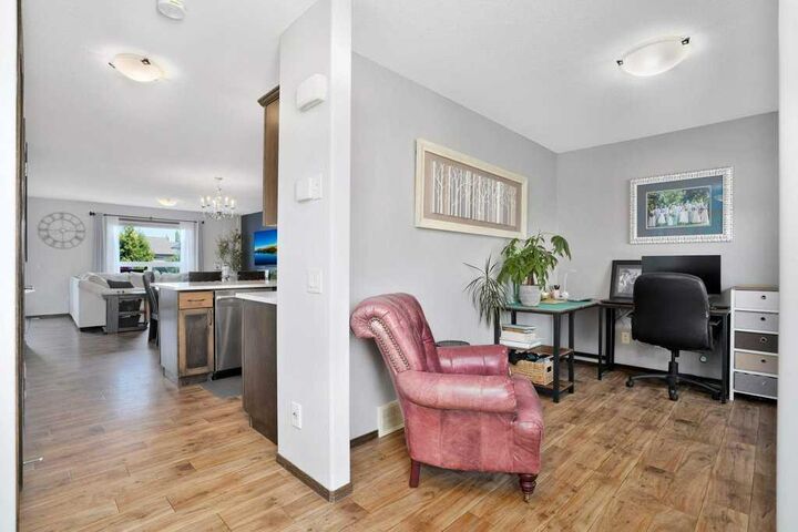 Property Photo:  136 Oswald Close  AB T4P 0C1 