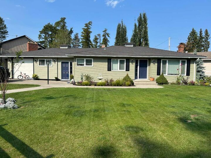 Property Photo:  30 Sandy Drive  AB T7S 1G9 