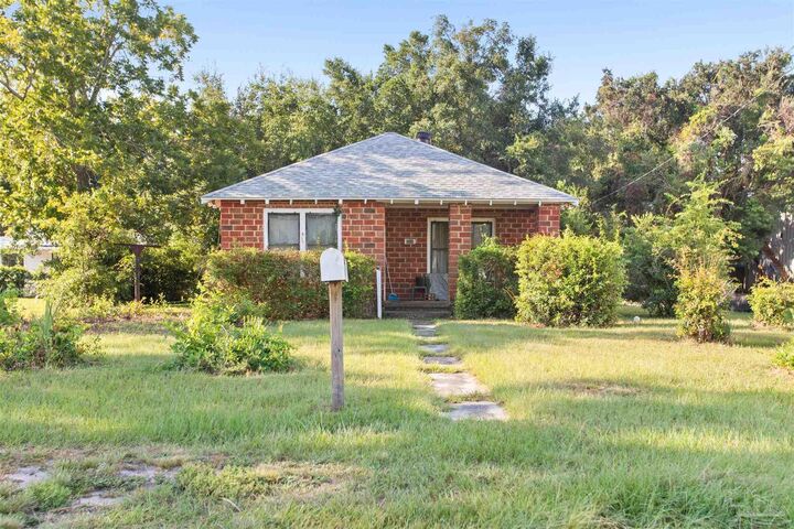 1109 W Intendencia St  Pensacola FL 32502 photo
