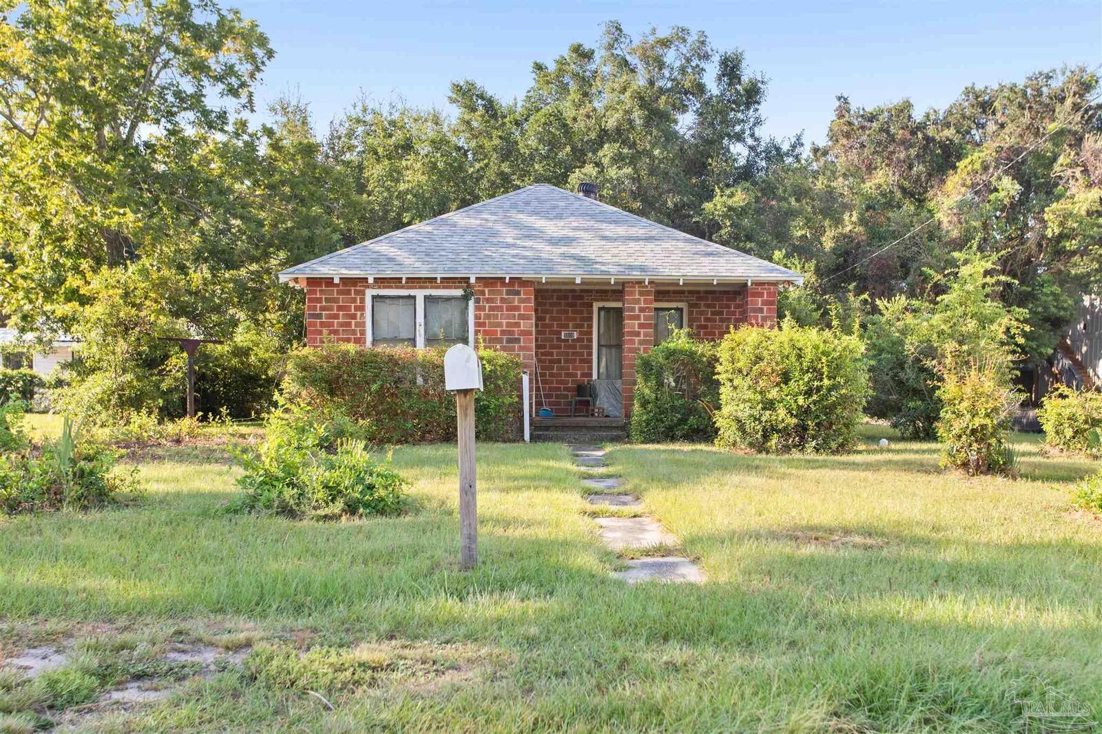 Property Photo: 1109 W Intendencia St FL 32502