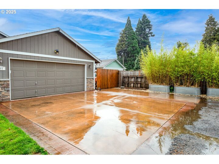 Property Photo: 3565 Castrey St OR 97404