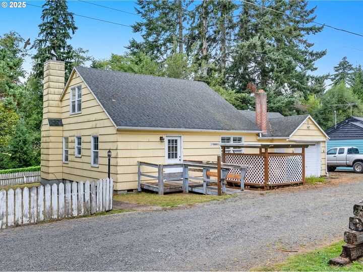 Property Photo: 92965 Labeck Rd OR 97103