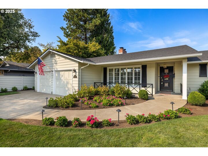 Property Photo:  2107 Bedford Way  OR 97401 