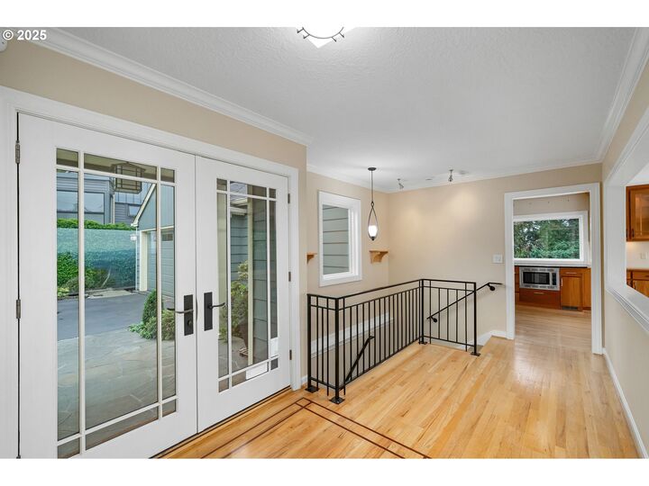 Property Photo:  3250 SW Donner Way Ct  OR 97239 