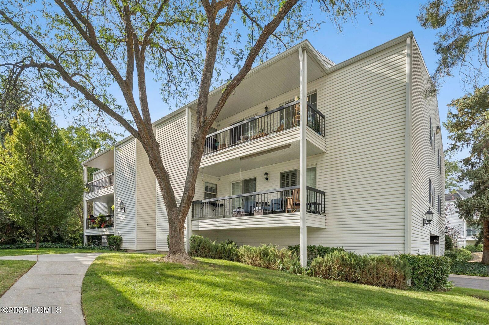Property Photo:  4040 S 685 East Unit F  UT 84107 