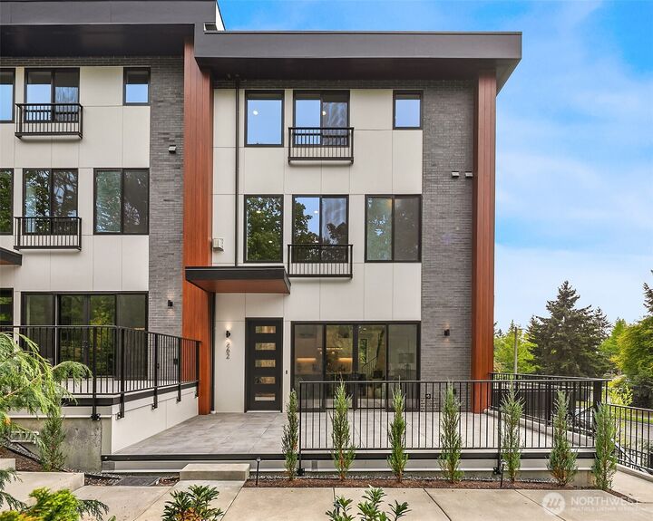 286  118th Avenue SE  Bellevue WA 98005 photo