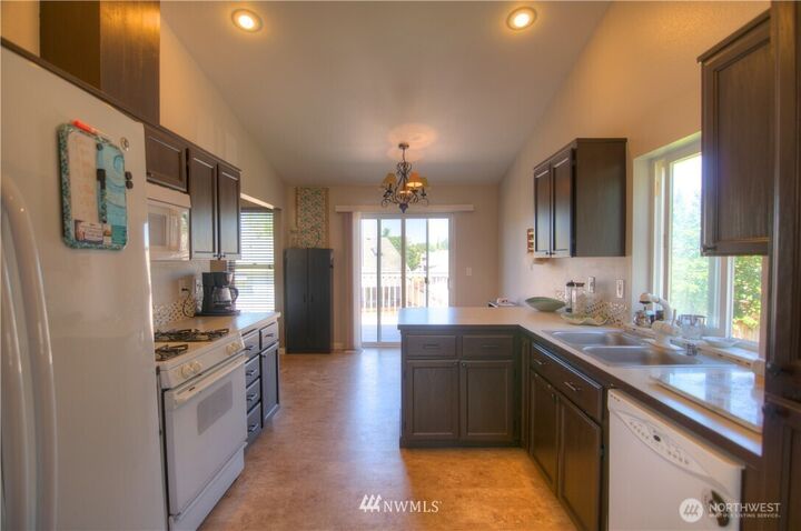 Property Photo:  8715  201st Street E  WA 98387 