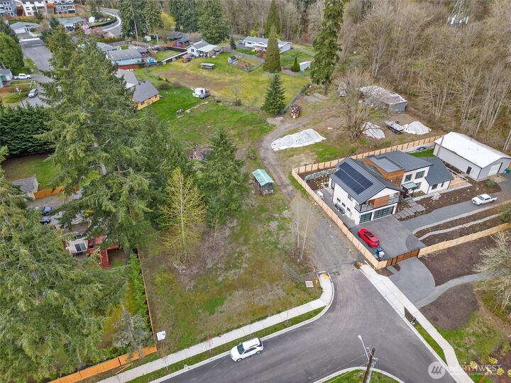 Property Photo:  122 Xx SE 91st Street  WA 98056 