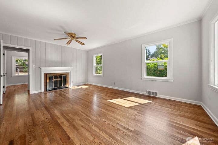 Property Photo: 13726 23rd Avenue NE WA 98125
