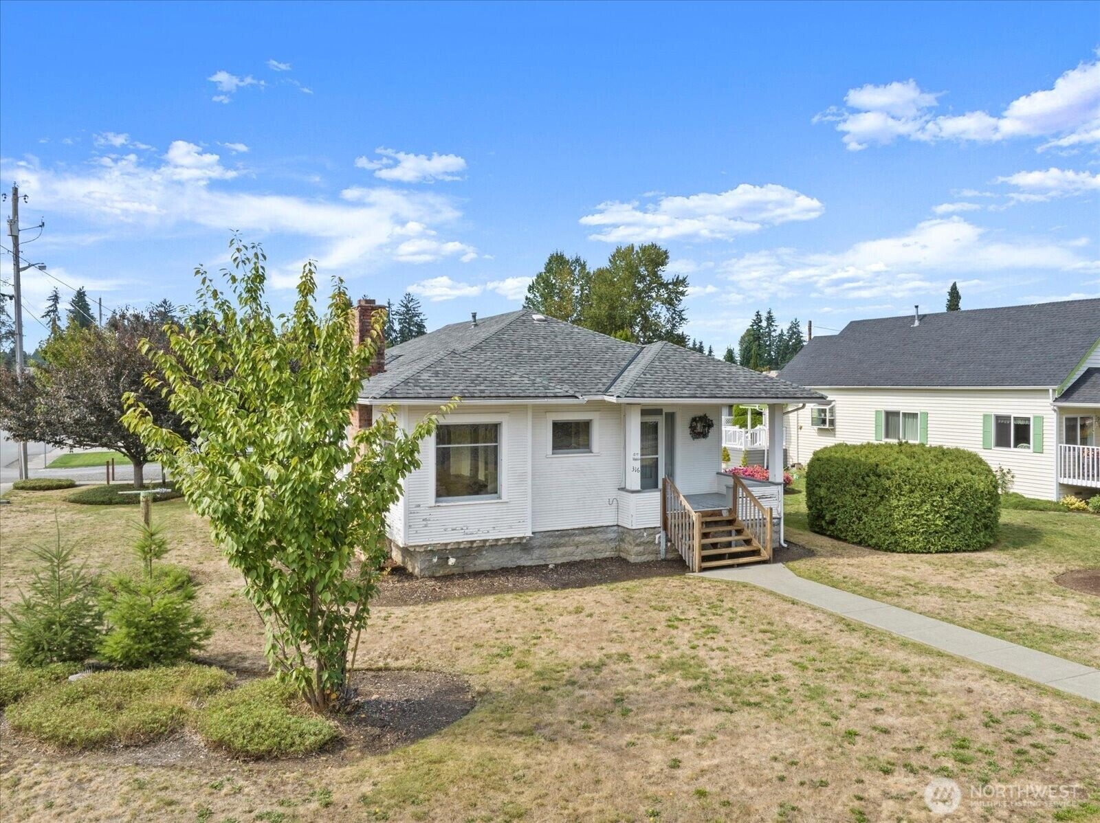 Property Photo:  316 S Kentucky Avenue  WA 98252 