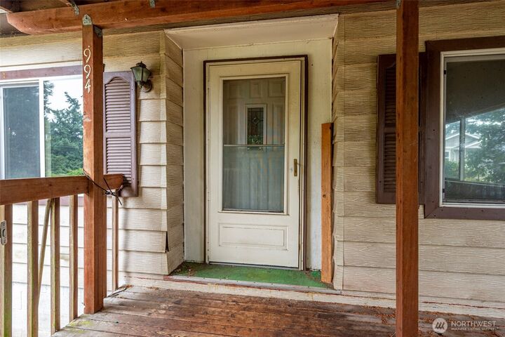Property Photo:  994  Diane Avenue  WA 98277 