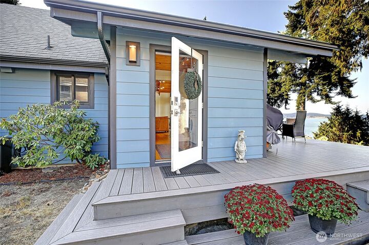 Property Photo: 162 N Loon Asea Lane WA 98282