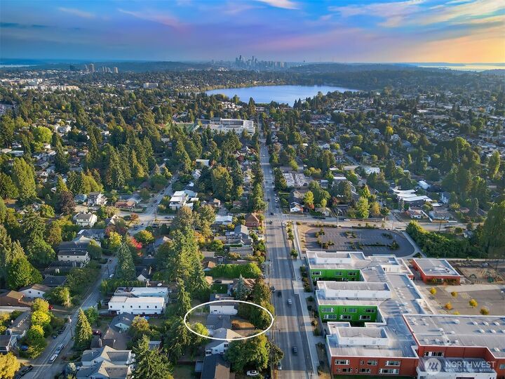 Property Photo: 9042 Wallingford Avenue N WA 98103