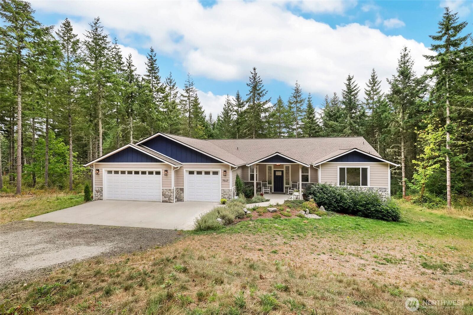 Property Photo: 7547 152nd Lane SE WA 98589