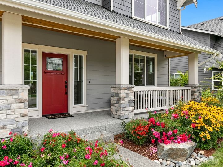 Property Photo:  1685  Tanner Falls Way SE  WA 98045 