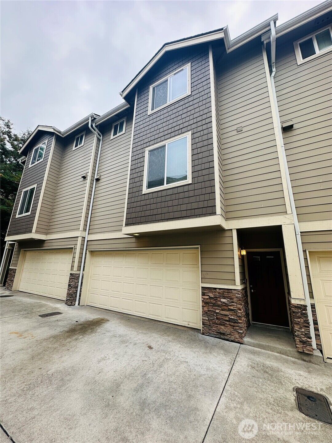 Property Photo: 972 Edmonds Avenue NE WA 98056