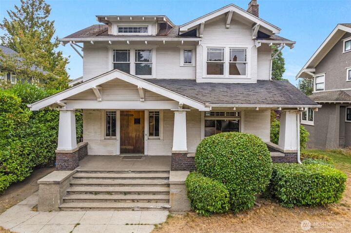 946  22nd Avenue E  Seattle WA 98112 photo