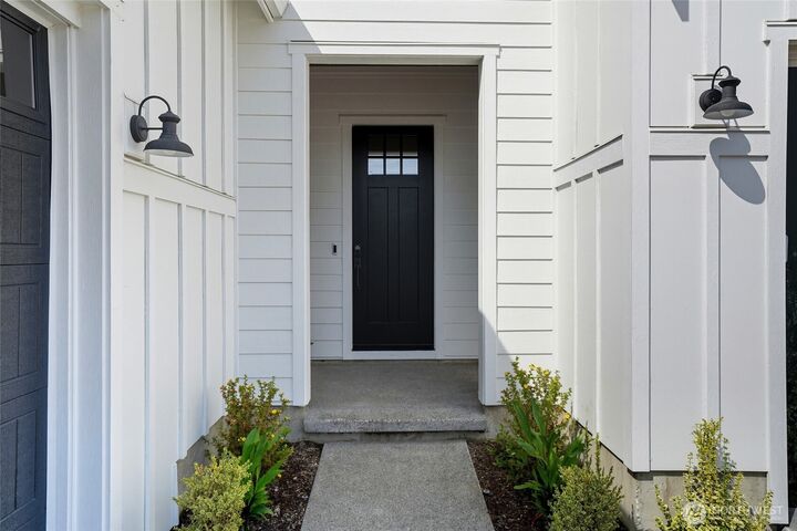 Property Photo:  3157 N 50th Avenue  WA 98607 