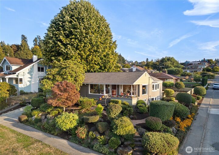 5625 SW Hanford Street  Seattle WA 98116 photo