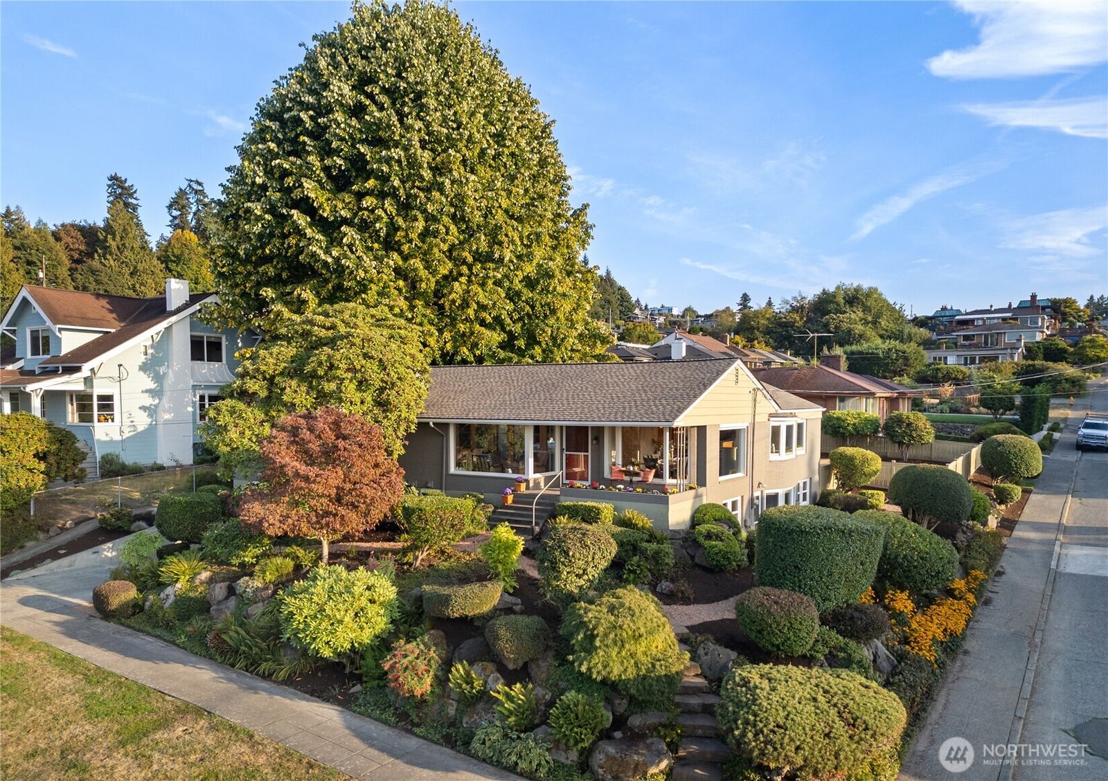 Property Photo:  5625 SW Hanford Street  WA 98116 