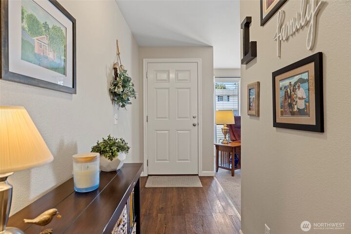 Property Photo:  318 N 18th Place  WA 98273 