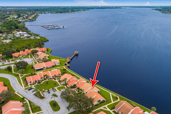 Property Photo:  3513 SE Sandpiper Circle  FL 34952 