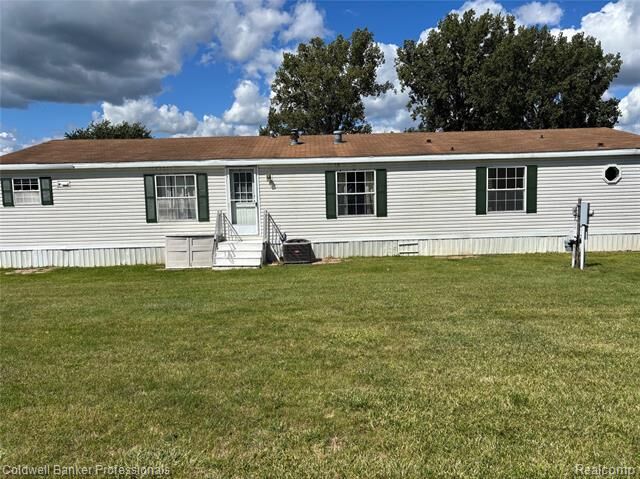 Property Photo:  315 Orchard Cove Drive  MI 48463 