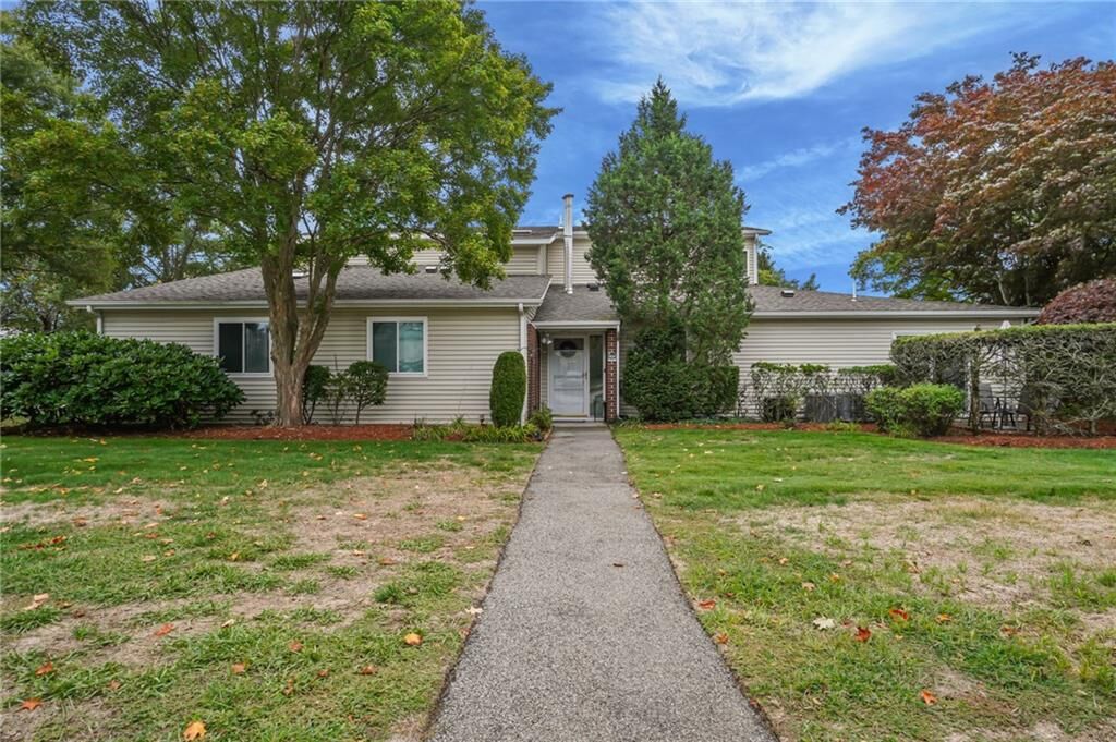 Property Photo:  995 Williamsburg Circle  RI 02886 