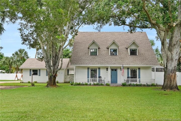 Property Photo: 217 SE Oriole Avenue FL 34996