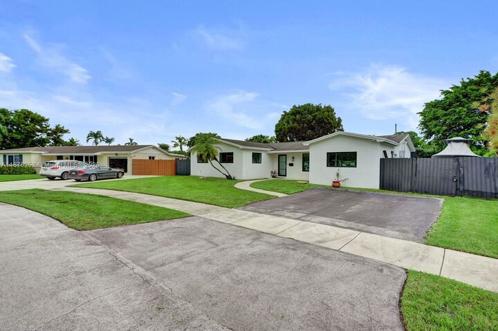 10920 SW 105th Ave  Miami FL 33176 photo