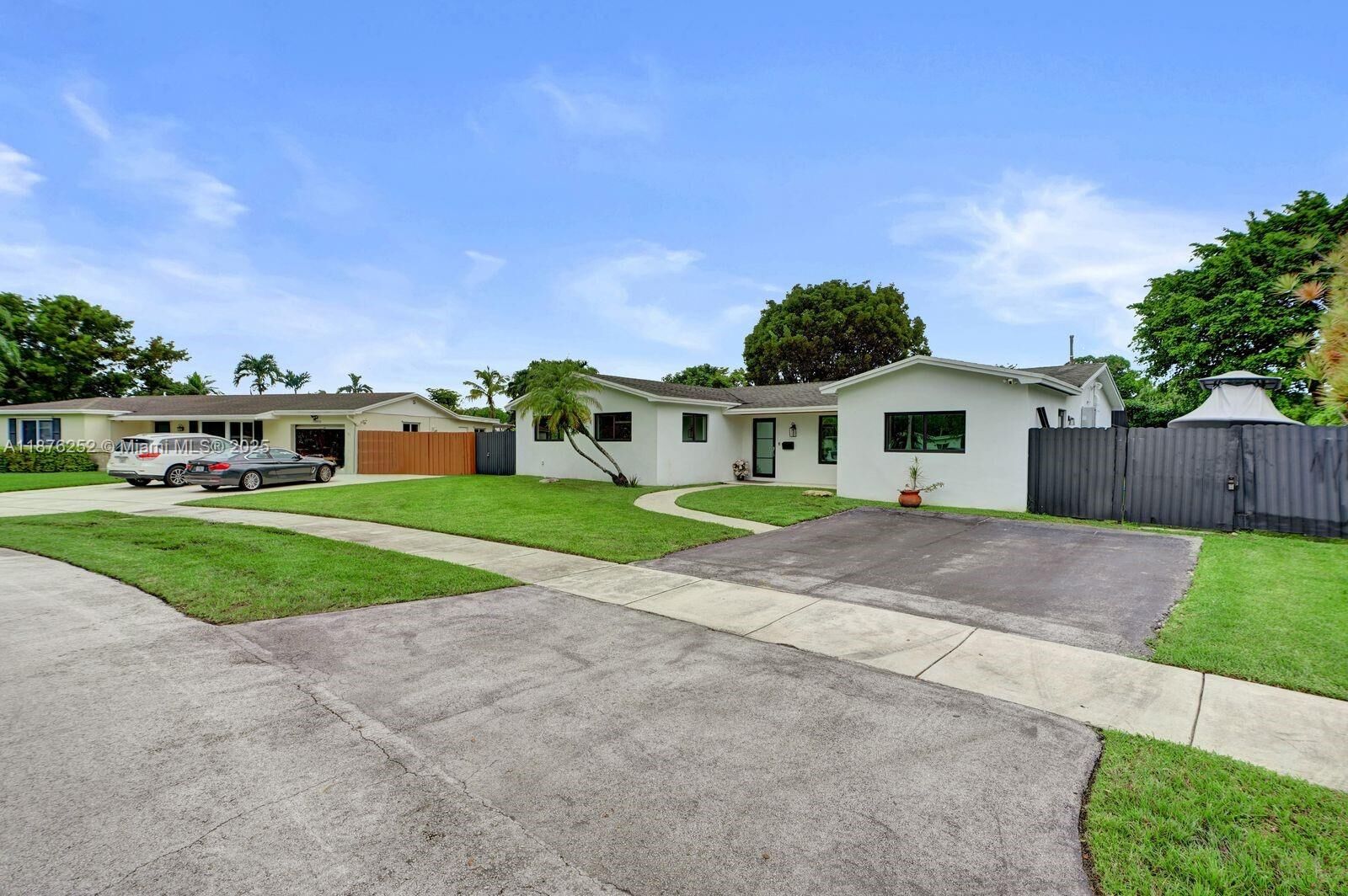 Property Photo: 10920 SW 105th Ave FL 33176