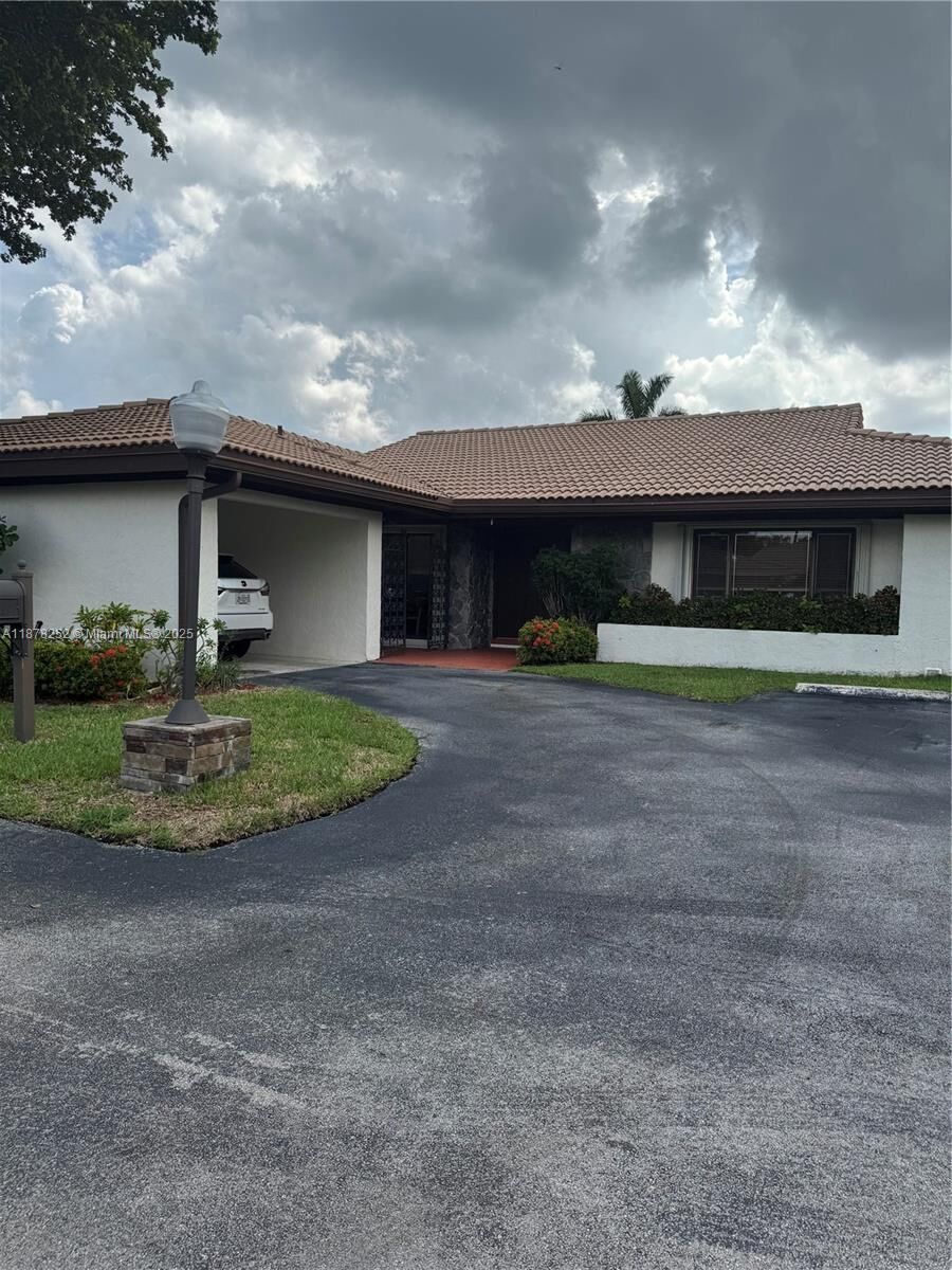 Property Photo:  3650 N 36th Ave 4  FL 33021 