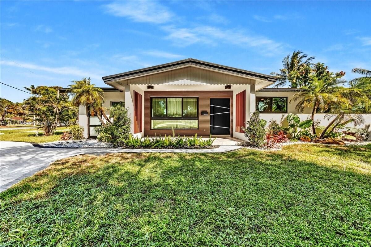 Property Photo:  5890 SW 13th St  FL 33317 