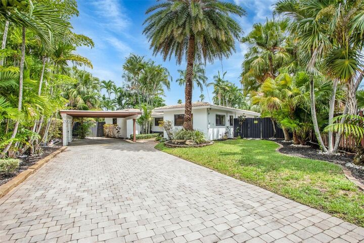 Property Photo: 3008 NE 1st Terrace FL 33334