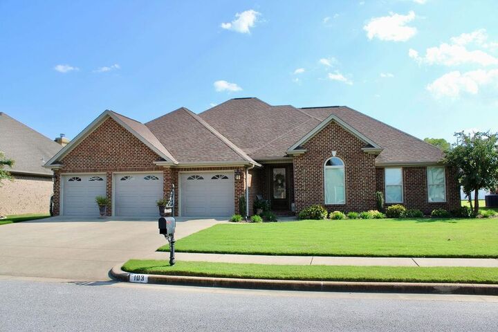 103 Rhett Dr  Muscle Shoals AL 35661 - MUSCLE S photo