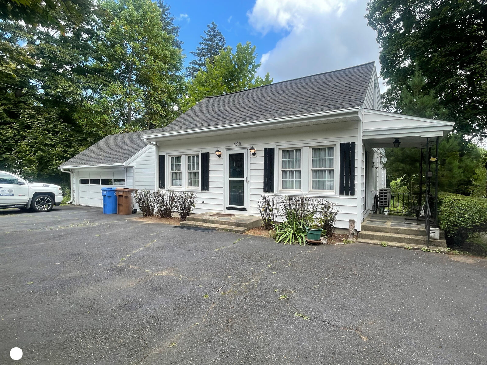 Property Photo:  130 Huntington Street  CT 06484 