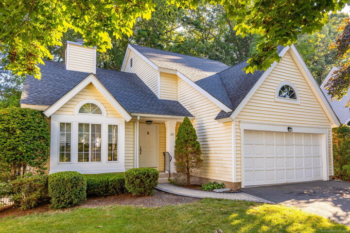 Property Photo:  20 Southbridge Court 20  CT 06070 