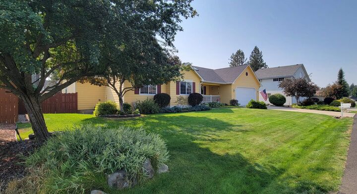 Property Photo:  3912 E Siskin Ln  WA 99021 