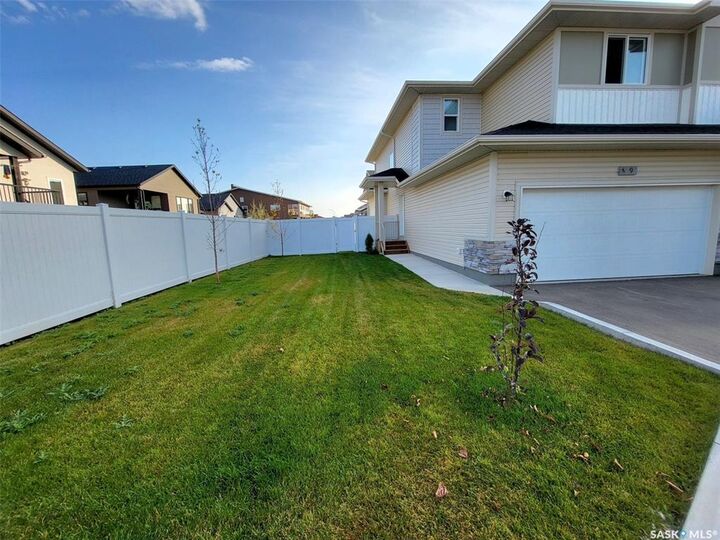 Property Photo:  115 Feheregyhazi Boulevard 9  SK S7W 1J6 