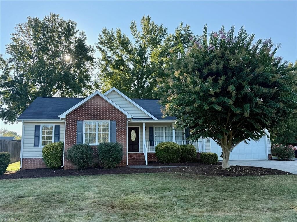 Property Photo:  355 Tanglebrook Trail  NC 27288 