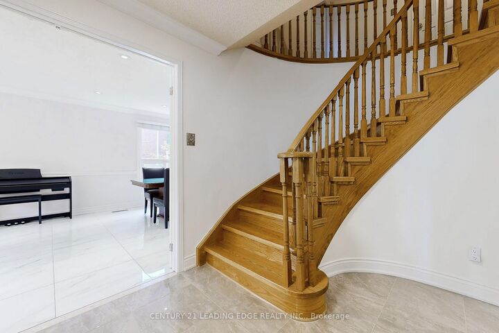 Property Photo:  10 Vivaldi Crescent  ON L6Y 2S2