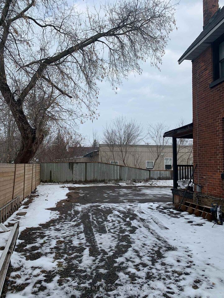 Property Photo:  172 Dunlop Street W  ON L4N 1B3 