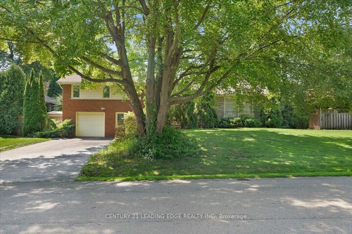 Photo de la propriété:  808 Falcon Boulevard  ON L7T 3B3 