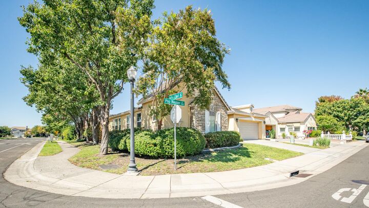 Property Photo:  5603 Pop Becker Drive  CA 95835 