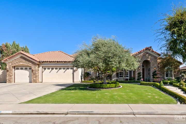 Property Photo:  15918 Clos Du Val Avenue  CA 93314 