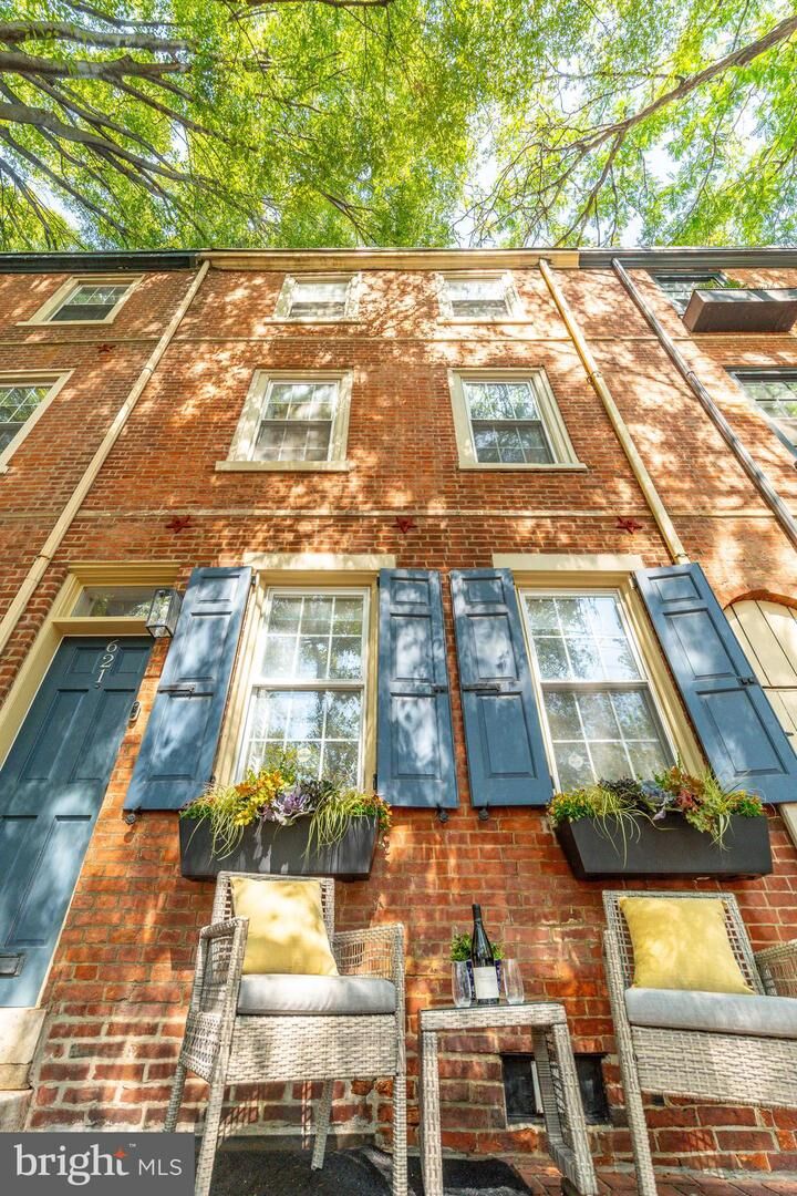 621 Lombard Street  Philadelphia PA 19147 photo
