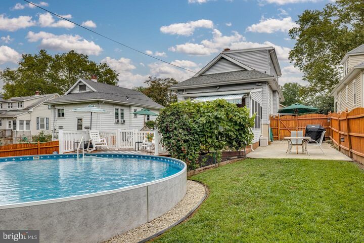 Property Photo:  