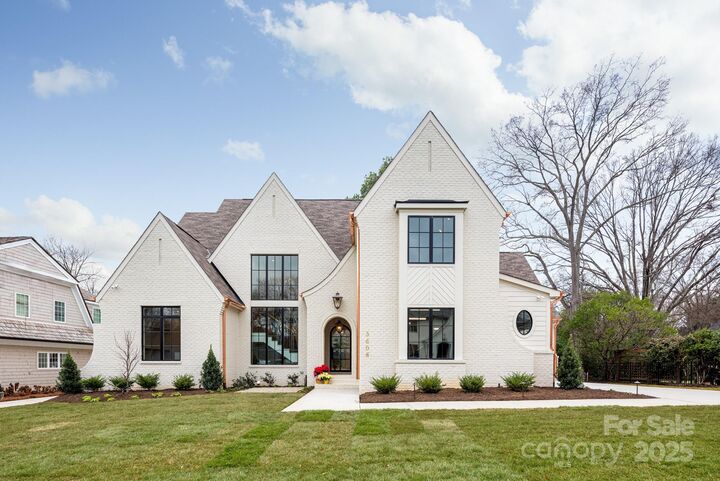 Property Photo: 3028 Eastham Lane NC 28209