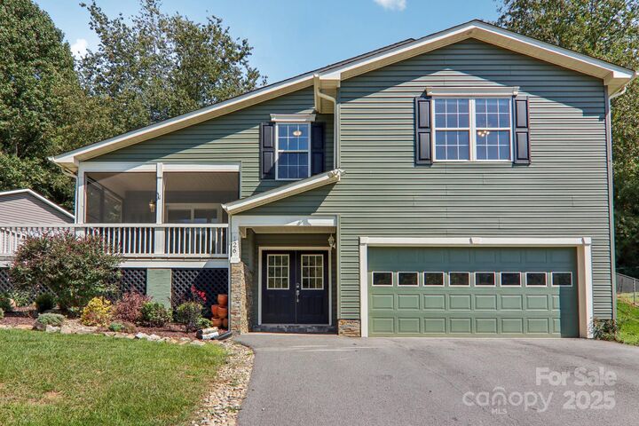 Property Photo:  126 Pasco Loop  NC 28785 